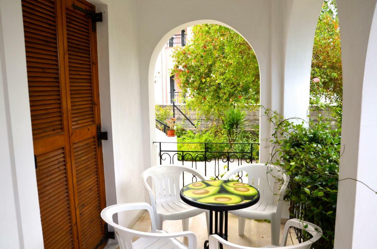 Kostas' Garden Apartment Roda  Exterior photo